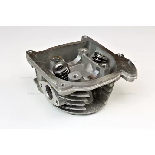 Hengerfej GY6 4T 60ccm, 4 ütemű kínai robogóhoz