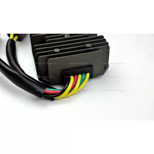 Feszültség szabályzó Kymco KXU / MXU / MAXXER – quad / ATV elektromosság és gyújtás alkatrész, cikkszám: P8818