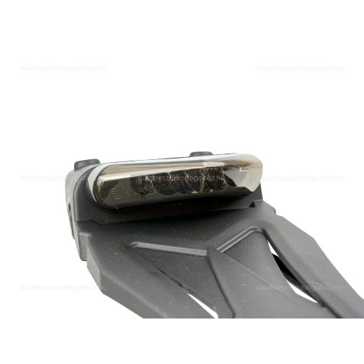 Hátsó lámpa sárvédővel univerzális - füstös