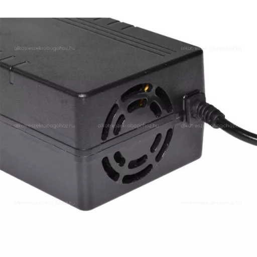Töltő 60V 3A (67.2V kimenet) lítium akkumulátorhoz - elektromos roller / robogó – elektromos roller töltők alkatrész, cikkszám: P15202