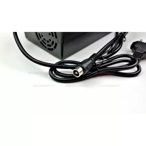 Elektromos kerékpár töltő SLA 48V 1,8Ah két pólusú kerek csatlakozóval